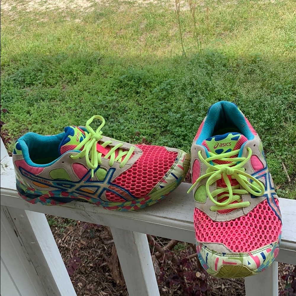 Asics Gel-Noosa Tri 7 tennis shoes